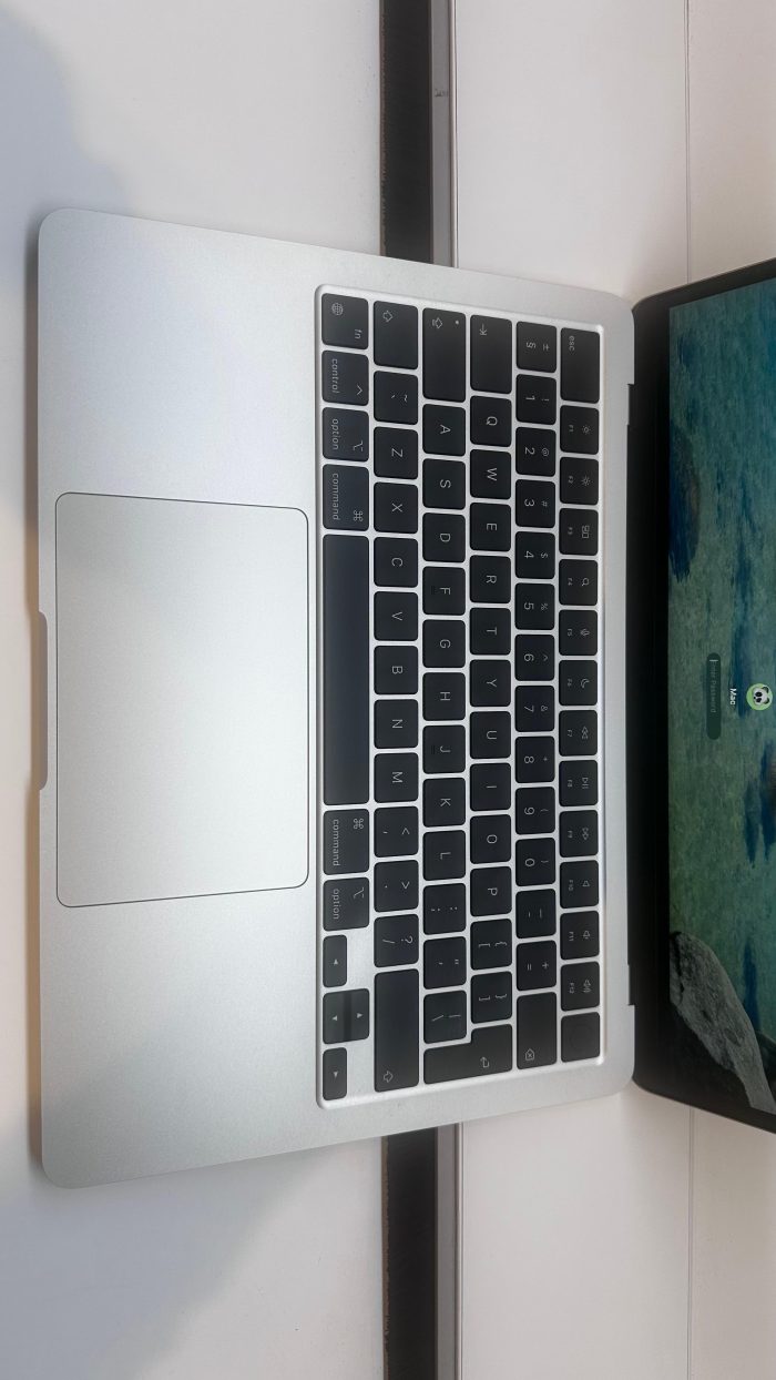Apple MacBook Air 13.6-inch M3 | 8‑Core CPU and 10‑Core GPU | 16GB RAM | 512GB SSD | Starlight - Pre Owned - Image 10