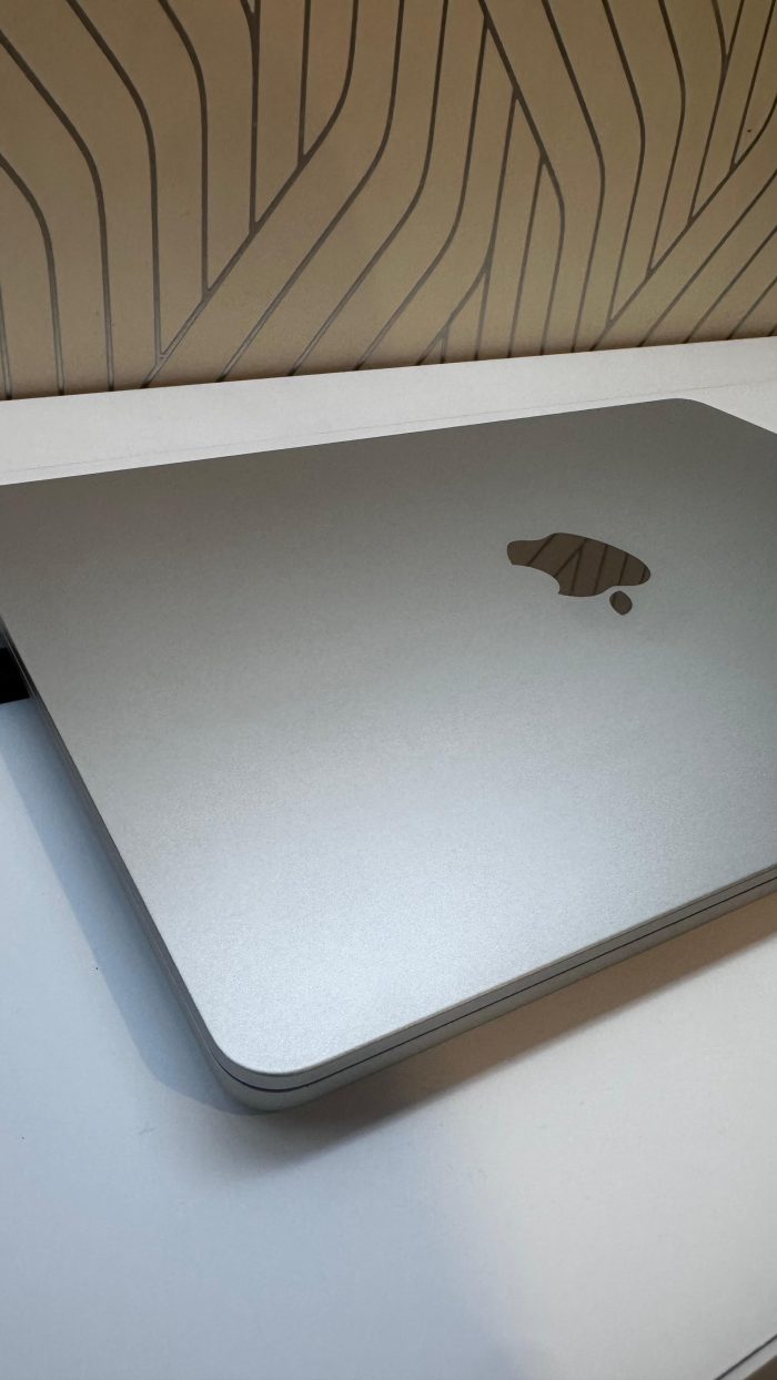 Apple MacBook Air 13.6-inch M3 | 8‑Core CPU and 10‑Core GPU | 16GB RAM | 512GB SSD | Starlight - Pre Owned - Image 11
