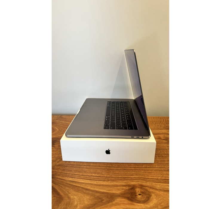 Apple MacBook Pro | 15-inch | 16GB RAM | 256GB SSD | Intel 2.6GHz Quad-Core i7 | Space Grey - Pre Owned